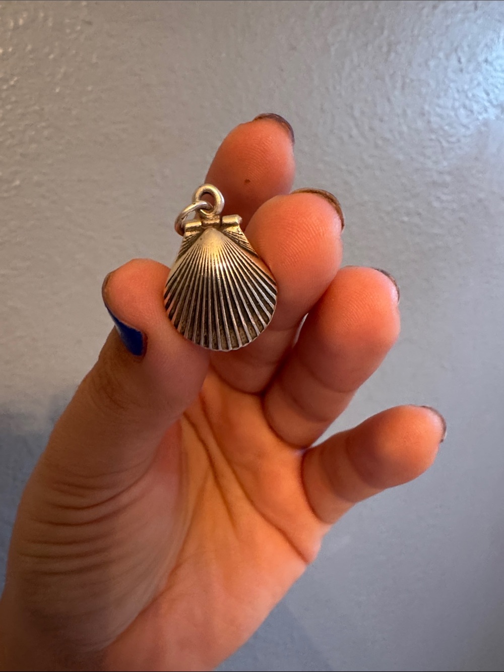James Avery Silver Shell Charm Pendant - Picture 1 of 6